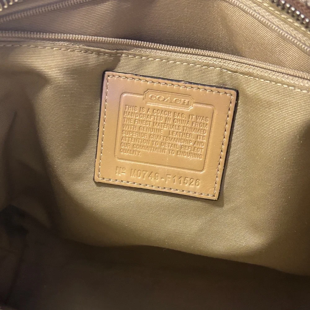 Coach Signature Gallery Tote F11526 - Picture 10 of 13